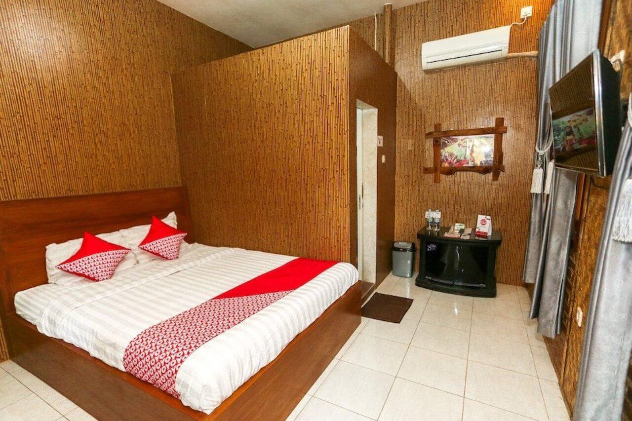 בניוואנגי Vaccinated Staff - Oyo 1230 Kampoeng Osing Syariah Guesthouse מראה חיצוני תמונה