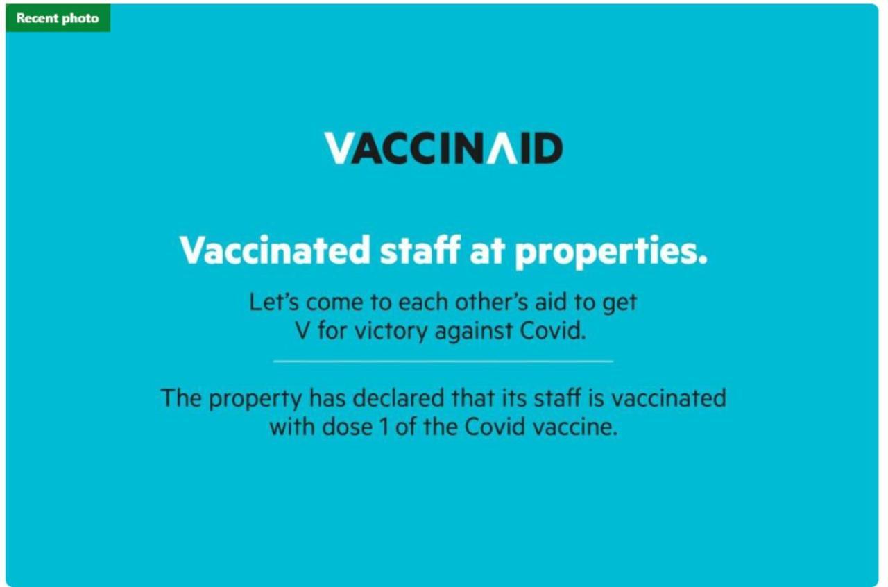 בניוואנגי Vaccinated Staff - Oyo 1230 Kampoeng Osing Syariah Guesthouse מראה חיצוני תמונה