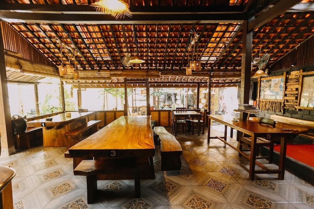 בניוואנגי Vaccinated Staff - Oyo 1230 Kampoeng Osing Syariah Guesthouse מראה חיצוני תמונה