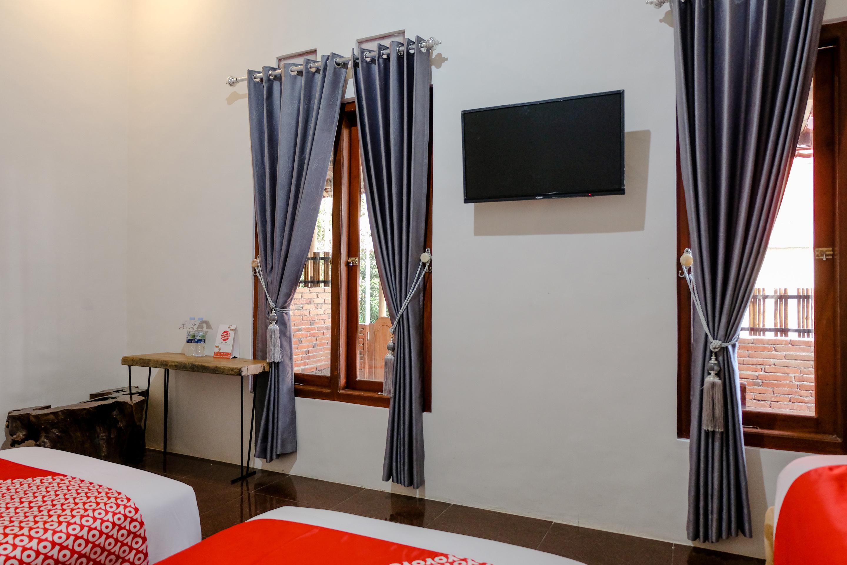 בניוואנגי Vaccinated Staff - Oyo 1230 Kampoeng Osing Syariah Guesthouse מראה חיצוני תמונה