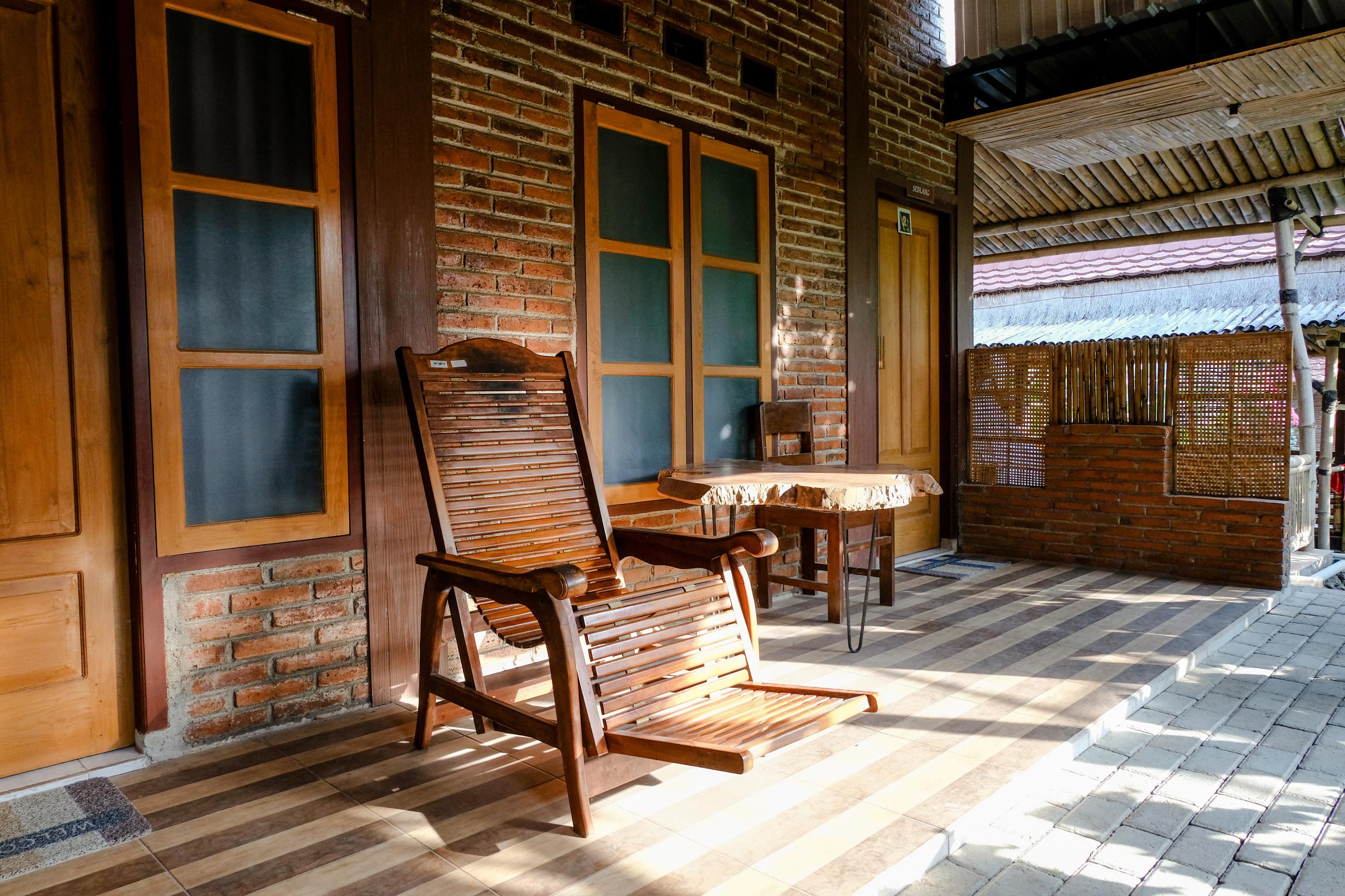 בניוואנגי Vaccinated Staff - Oyo 1230 Kampoeng Osing Syariah Guesthouse מראה חיצוני תמונה