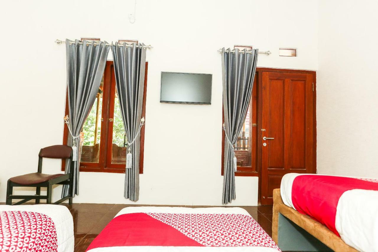 בניוואנגי Vaccinated Staff - Oyo 1230 Kampoeng Osing Syariah Guesthouse מראה חיצוני תמונה
